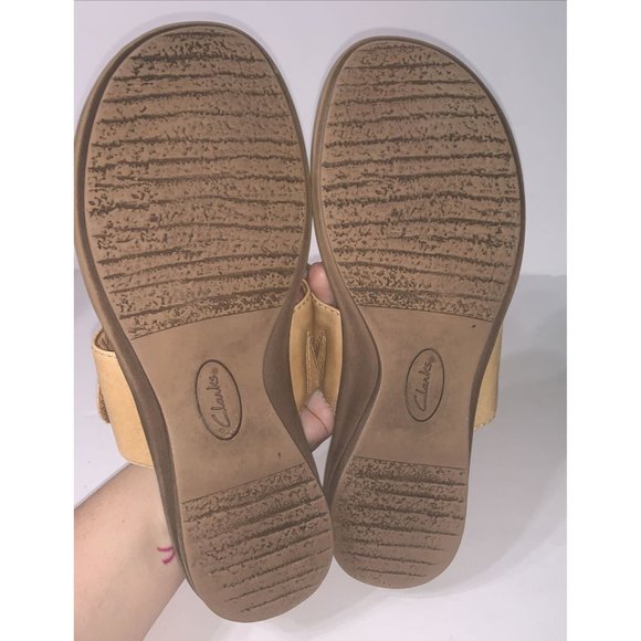 Clarks Artisan Petal Leaf Leather Flip Flop Sandals Sz 9 Tan Brown FLAW - Picture 7 of 12